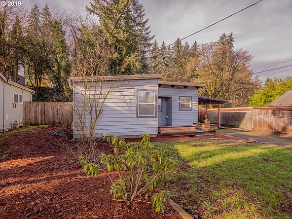 2nd image of 4704 NE Pacific Ave