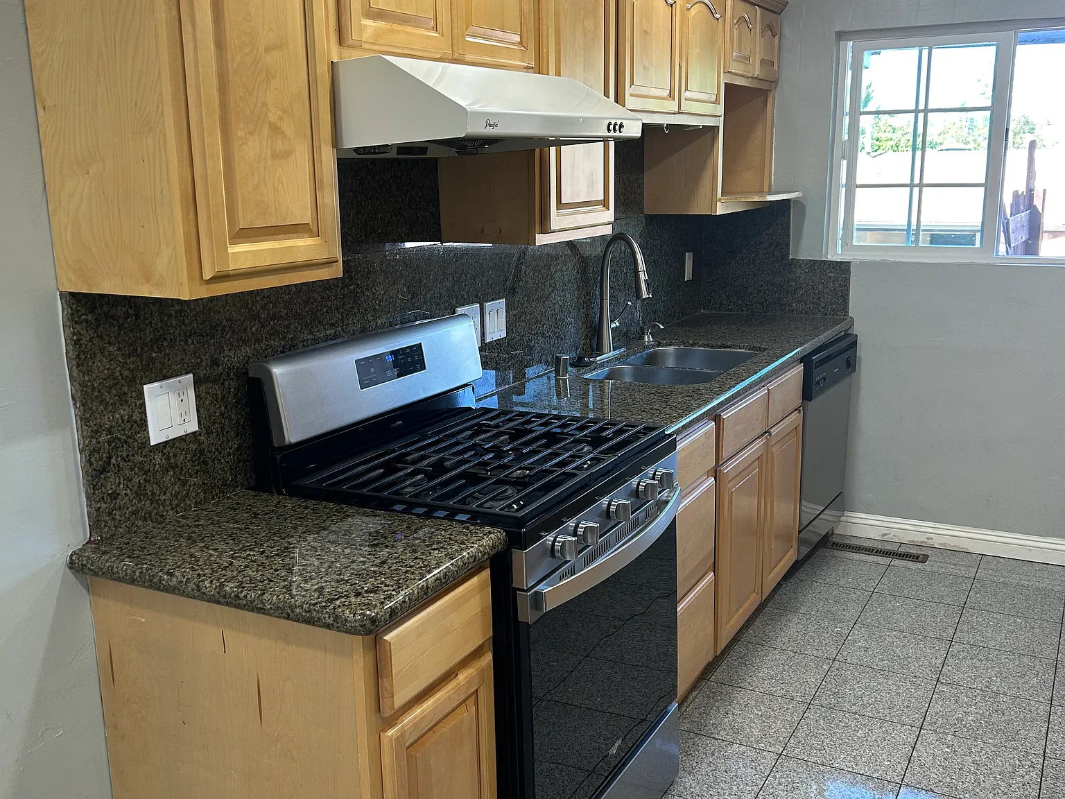 7800 Michelle Dr — Photo 2