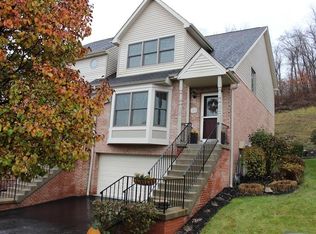 313 Woodcrest Dr, Coraopolis, PA