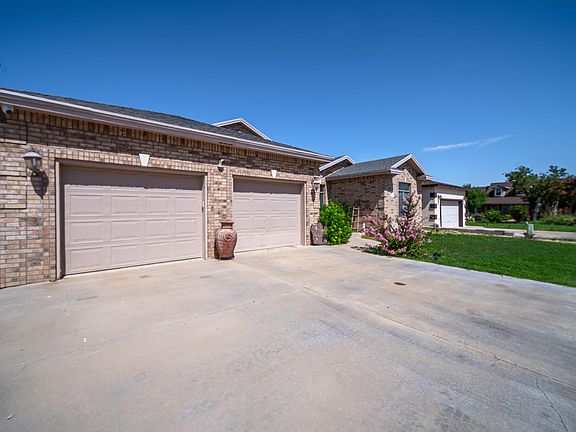 2nd image of 609 Riviera Ct