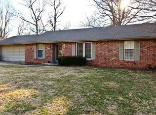 2233 S Luster Ave, Springfield, MO 65804