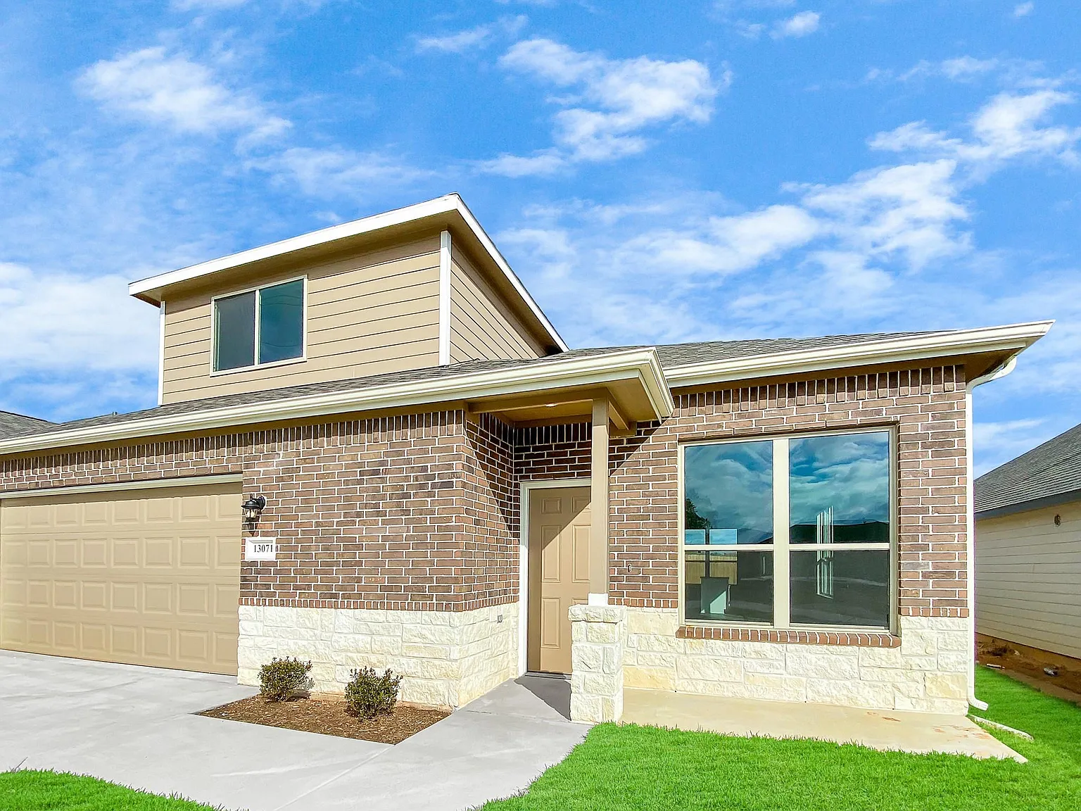 4 bed, 2.5 bath, 1994 sqft, $2,150 — Photo 3