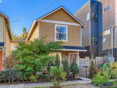 8022 NE Holladay St, Portland, OR, 97213