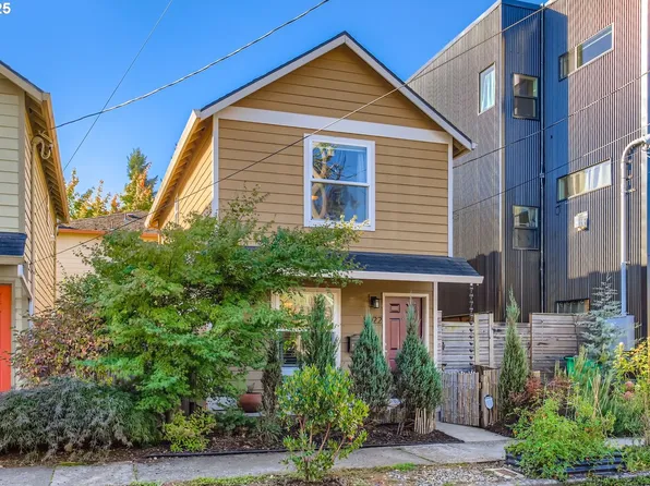 8022 NE Holladay St, Portland, OR 97213