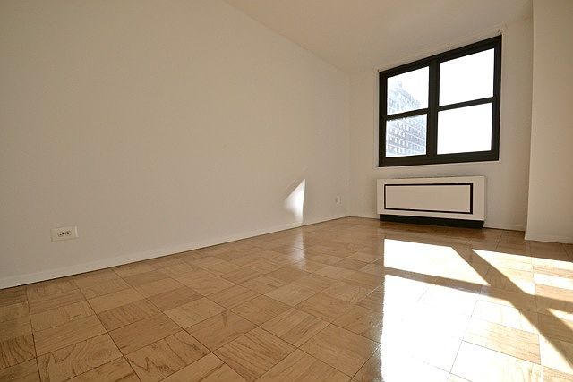 2nd image of 200 E 72nd St APT 27d