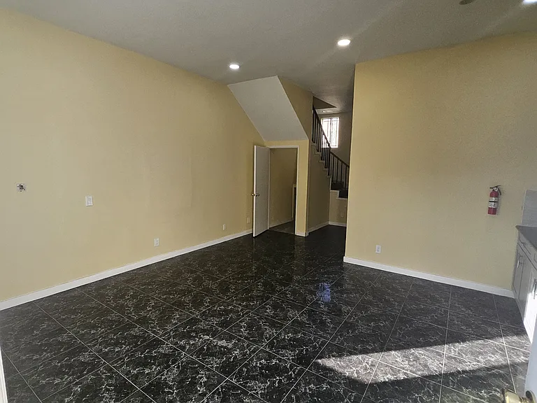325 N Normandie Ave — Photo 14