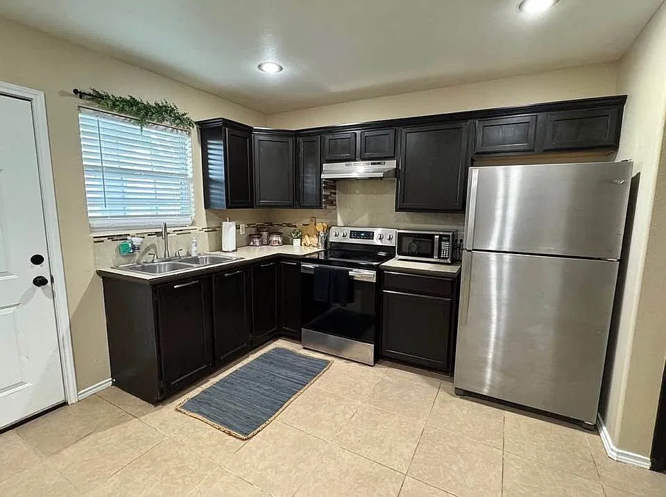 3 bed, 2.0 bath, 1310 sqft, $1,450 — Photo 3