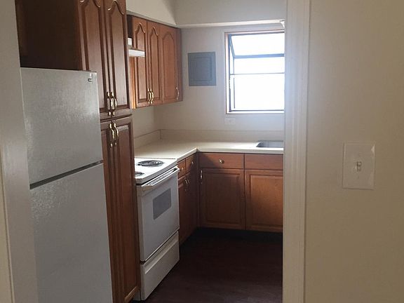 4th image of 65 De Smet Dr