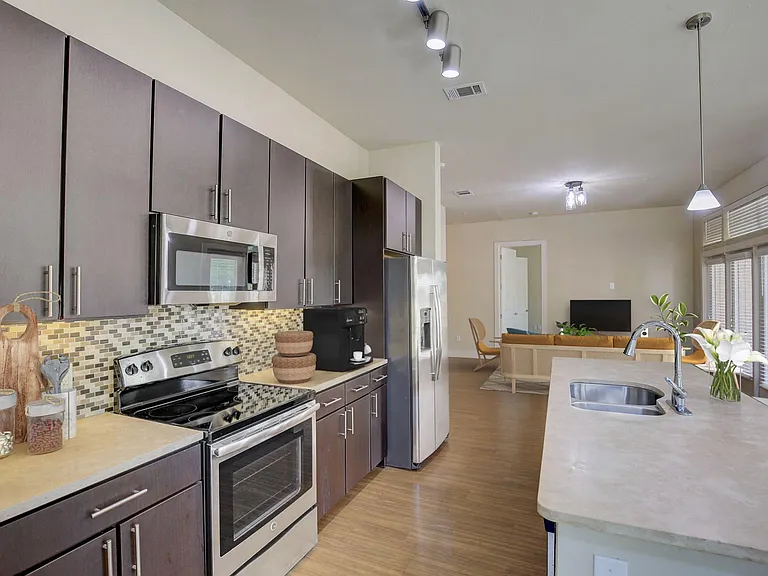 The Belvedere at Springwoods Village Apartments — Photo 6