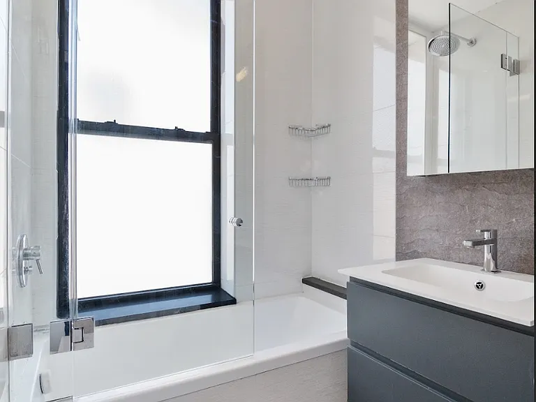 202 E 13th St #1 — Photo 3