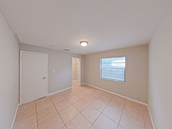 5th image of 921 E Poinsettia Ave #A
