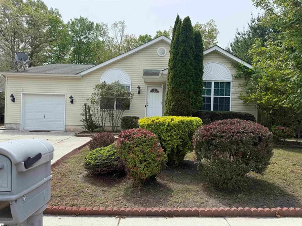 2 Club House Ln, Mays Landing, NJ 08330