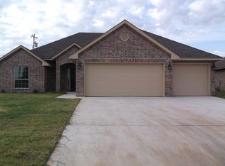 848 Sw 10th Street, Moore, OK 73020