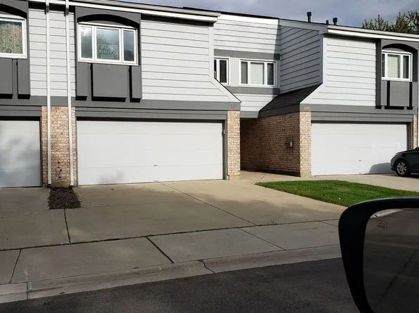 229 Lakeshore Ln, Bloomingdale, IL 60108
