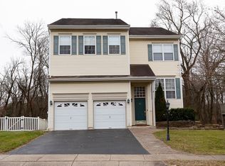 72 Arrowhead Dr, Burlington, NJ 08016