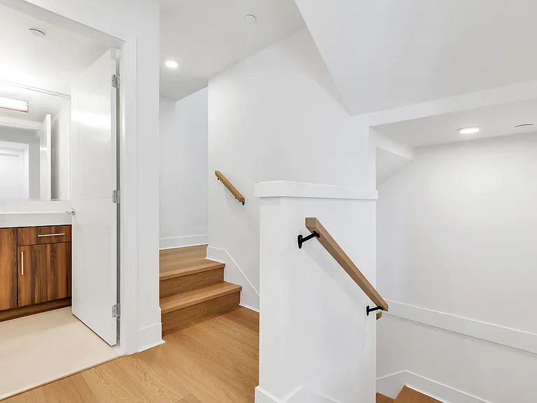 4575 Granville St — Photo 27