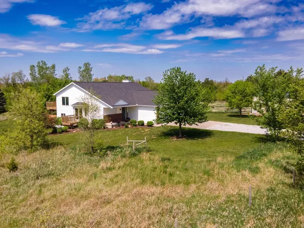 5621 Grace Ln, Lincoln, NE 68527