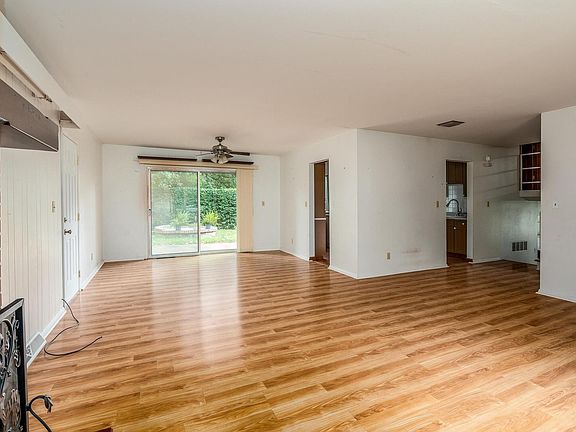 4th image of 1301 W Court St