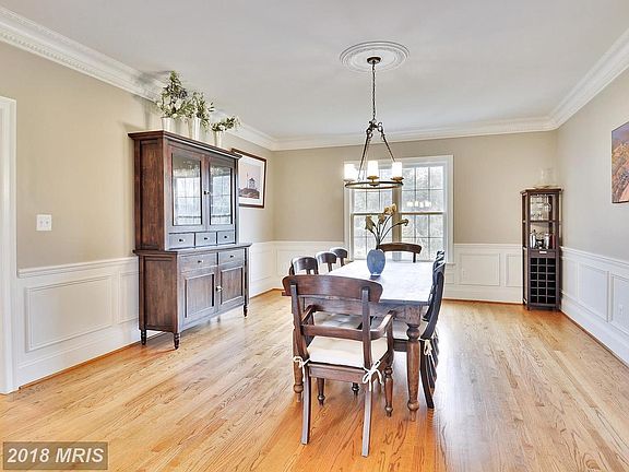 Dining Room with Detailed Crown Molding
