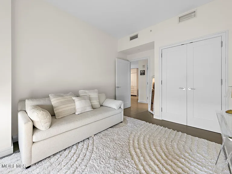 20 Melrose Ter #607 — Photo 22