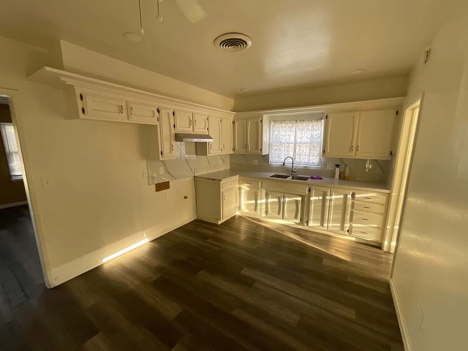 2 bed, 984 sqft, $1,760 — Photo 4