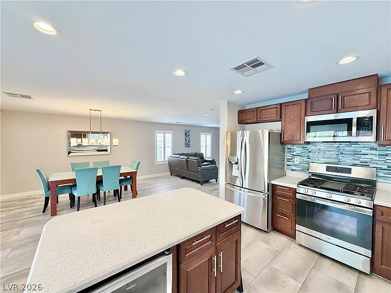 7449 Easingwold Dr — Photo 2