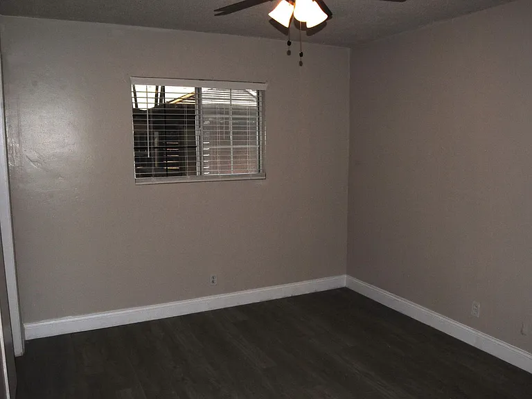 8817 Butternut Ave — Photo 10