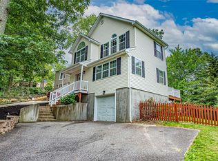2 Tamarack Rd, Rocky Point, NY 11778