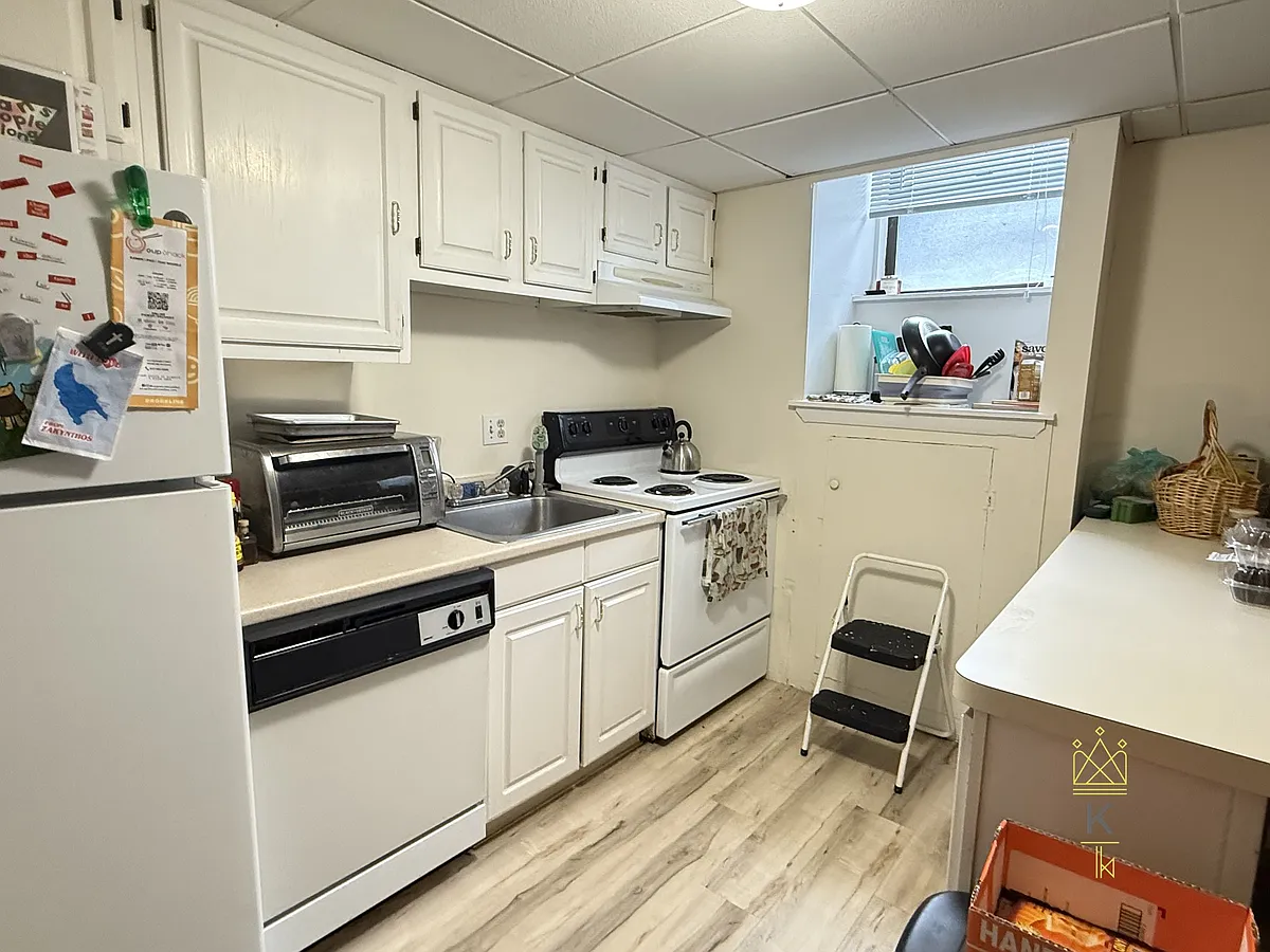 Building Photo - 20 Park St #B