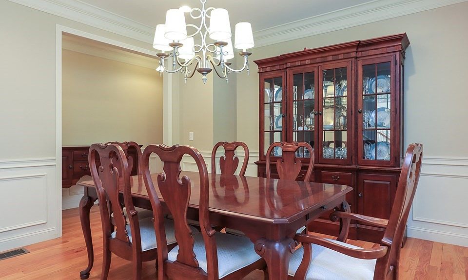 392 Pond St, Dunstable, MA 01827 Zillow