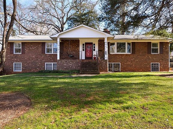 2nd image of 652 Valleybrook Ln
