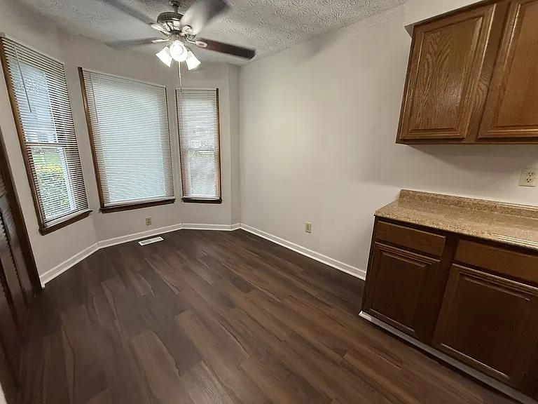 1126 Booth Ct SW — Photo 7