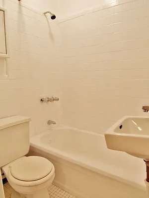 Rented by Green Line Realty | media 30