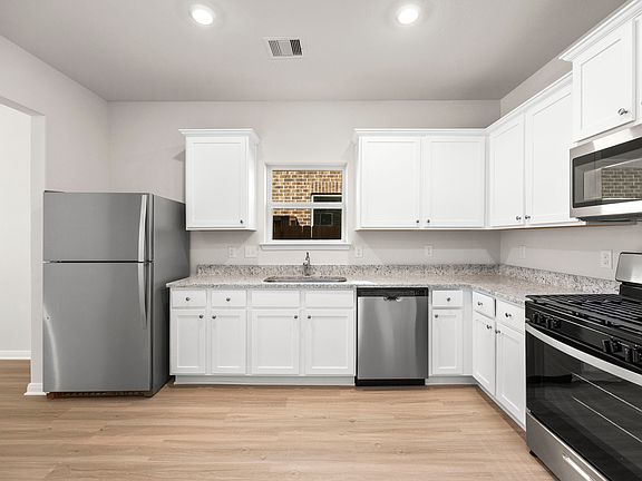 This kitchen is ready to host all your parties and get-togethers!