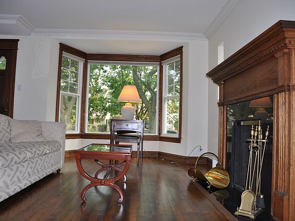 4th image of 3710 W Albion Ave
