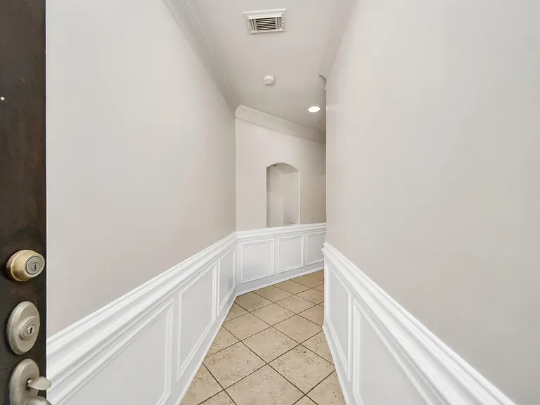 1912 Greenwich Place Dr — Photo 3