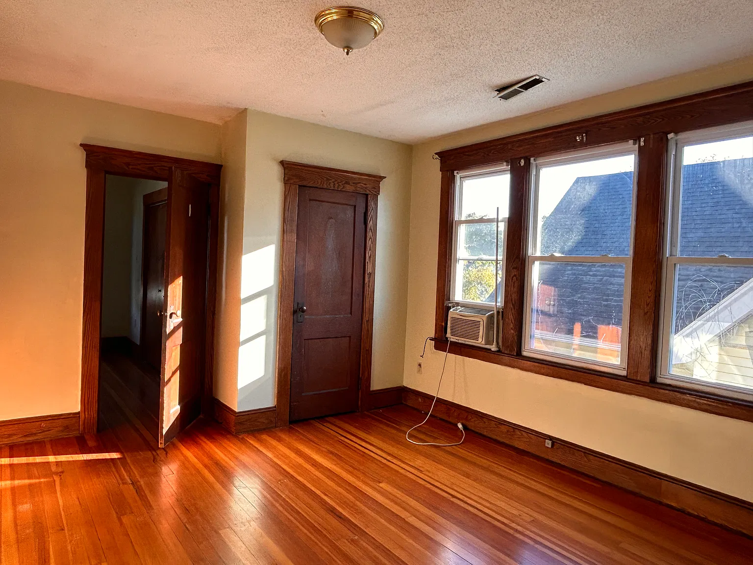 2 bed, 1100 sqft, $1,600 — Photo 3