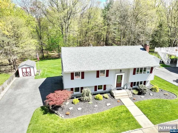 89 Kaufman Dr, Westwood, NJ 07675