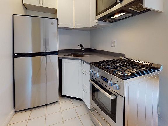 3rd image of 850 Amsterdam Ave #3BB