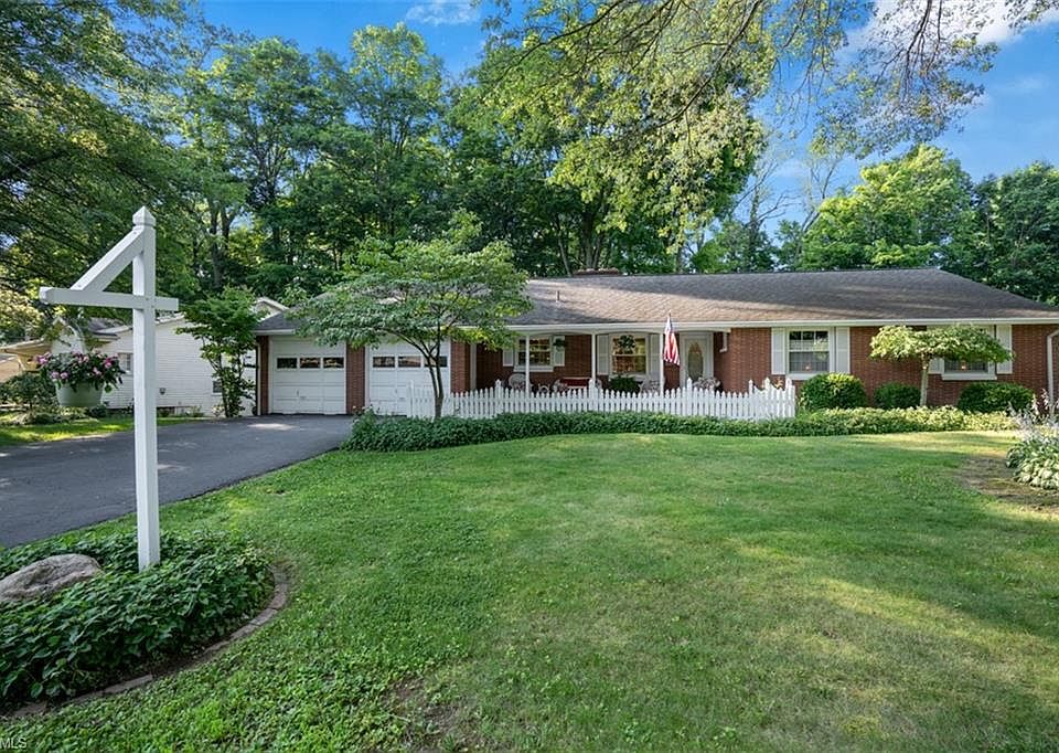 1st image of 156 Manor Dr