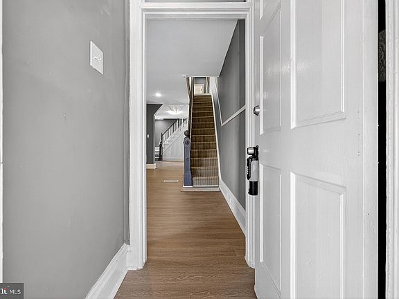 5th image of 109 N Rodney St