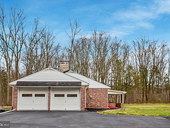 3rd image of 314 Shady Ln