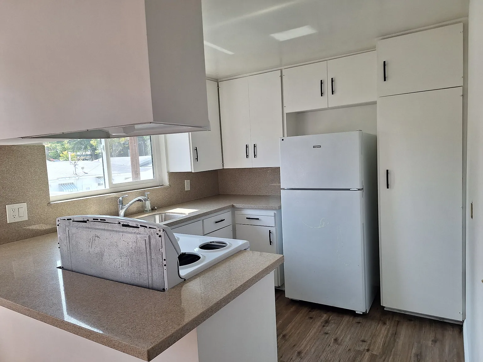 2 bed, 857 sqft, $2,100 — Photo 4