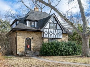 128 Lawndale Ave, Wilmette, IL 60091