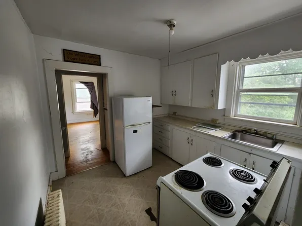 109 High St APT 2, Saint Albans, VT 05478