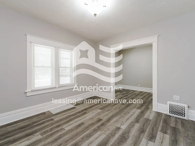 991066_004_living_room_12853878.jpg