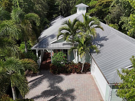 2nd image of 404 NE Ginger Lily Place