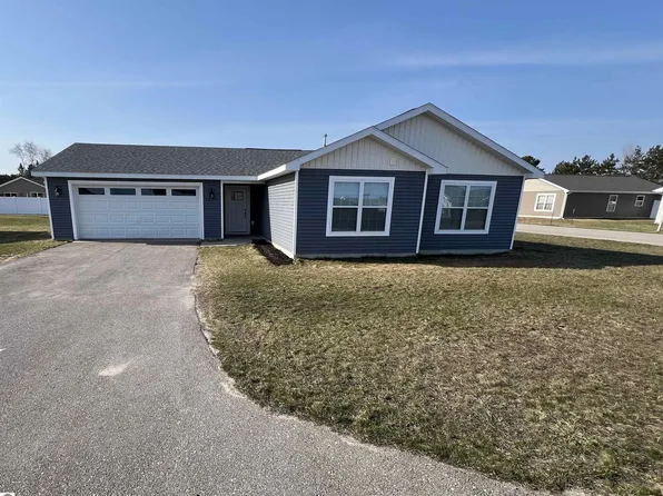 3697 Tanager Dr, Traverse City, MI 49685