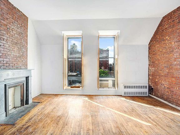 3rd image of 23 E 10th St APT 715