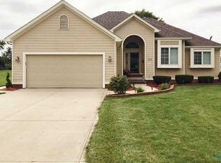 316 Antwerp Dr, Hicksville, OH 43526